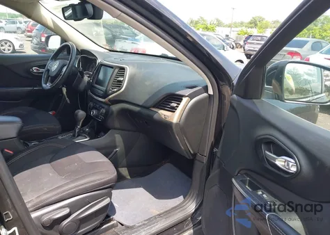 2015 Jeep Cherokee Latitude z USA, uszkodzony, nr VIN 1C4PJMCS4FW509983